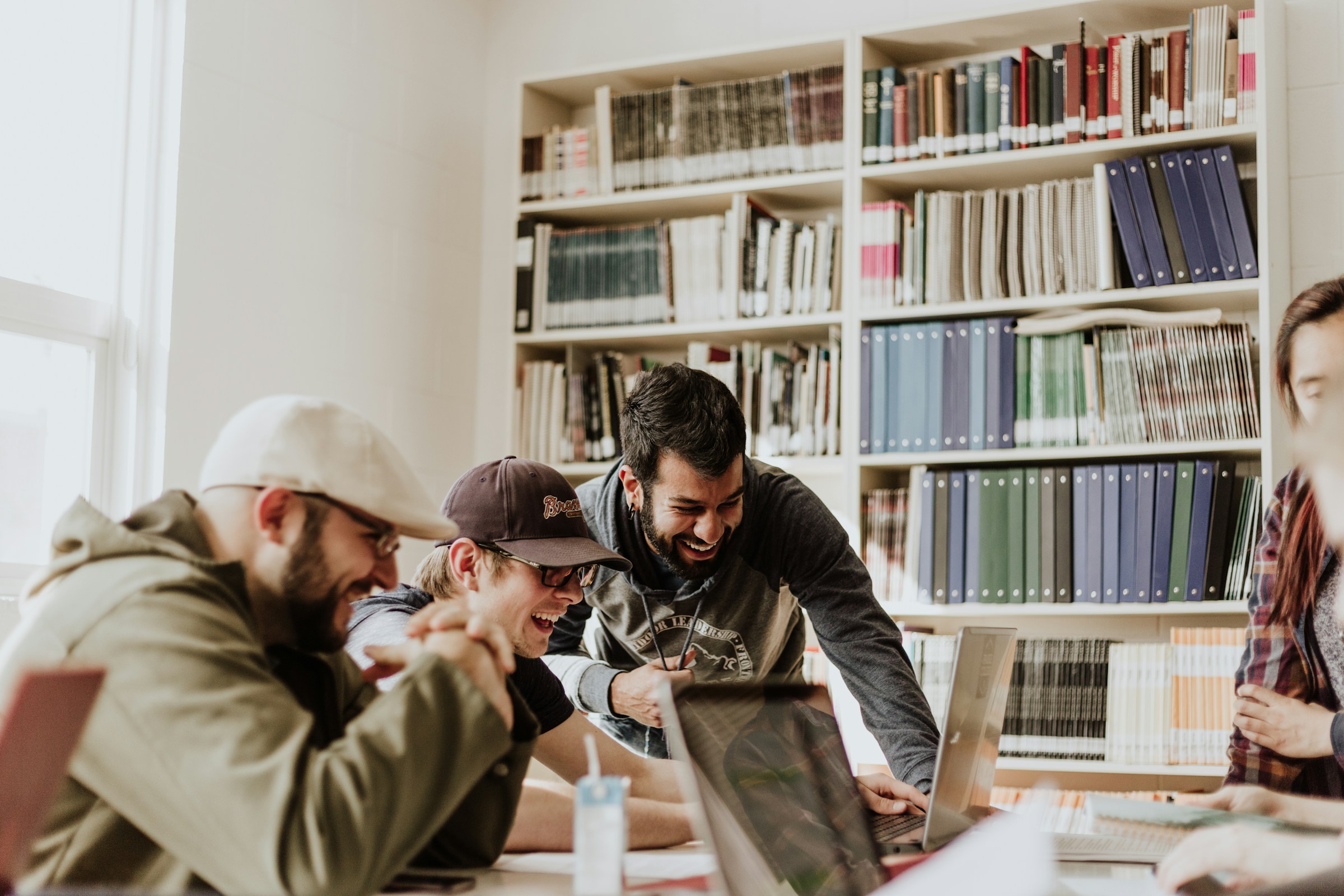 Marketing-Teams bei kreativen Brainstorming-Sessions